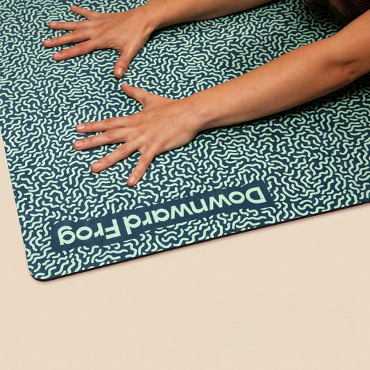 Wormy Travel Yoga Mat Downward-Frog