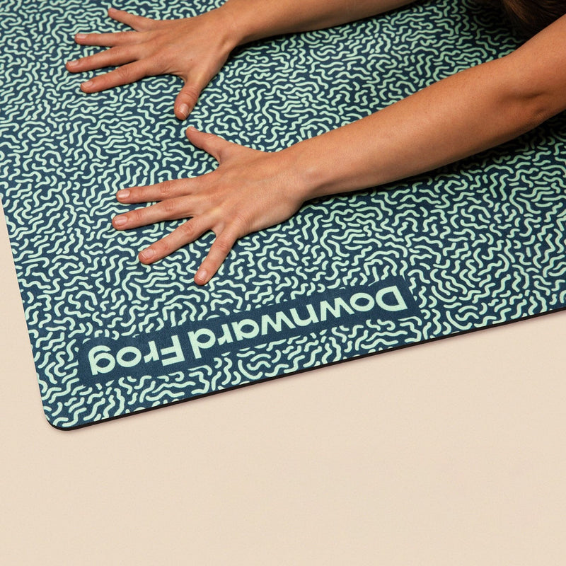 Wormy Travel Yoga Mat Downward-Frog 